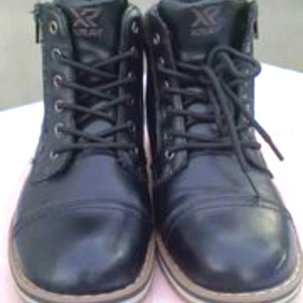 Boots size 7
